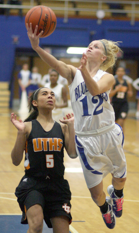 UT 'still alive' in Big 6 race after topping Quincy